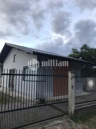 CASA COM 2 QUARTOS E QUINTAL NO BAIRRO VOLTA GRANDE
