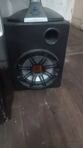 Caixa de som automotivo