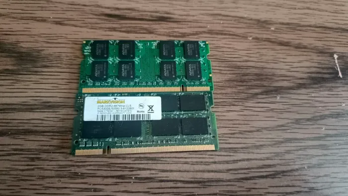 02 memórias ram DDR2 2GB cada