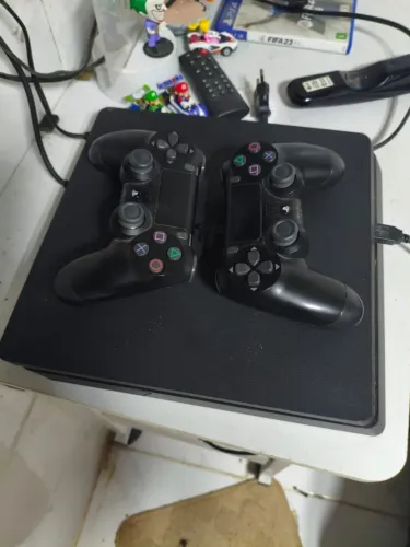 Playstation 4 slim 1Tb com 2 controles