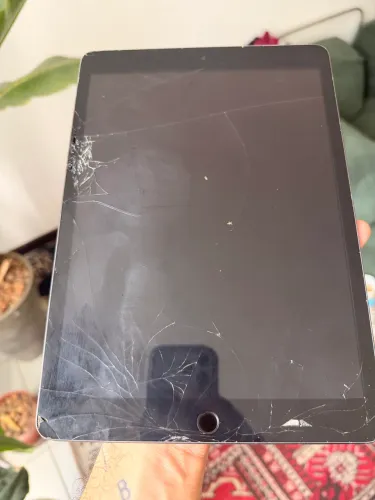 ipad 9 - funcionando perfeitamente tela rachada
