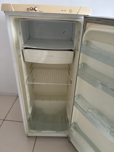 Vendo geladeira Electrolux RÉ 28