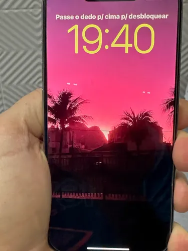 iPhone 15 Pro muito novo