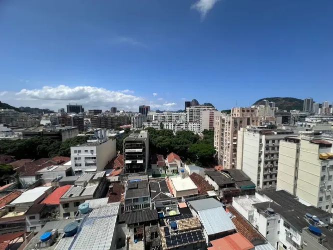 Cobertura para aluguel possui 204 metros quadrados com 4 quartos