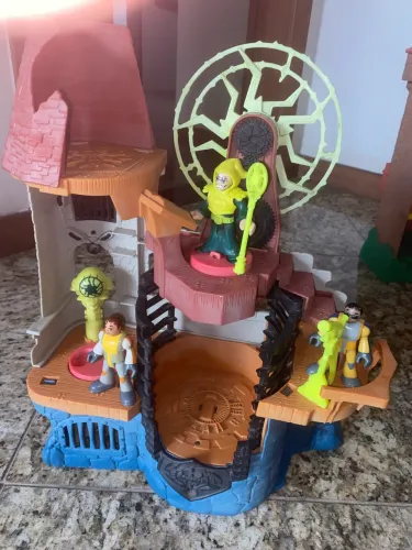 Torre do Feiticeiro Imaginext com 3 bonecos