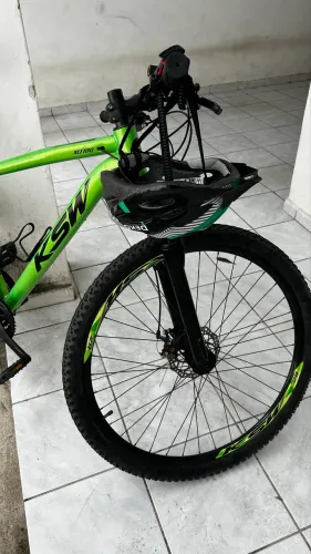 Vendo bicicleta aro 29 quadro 19 em perfeito estado de conservação.