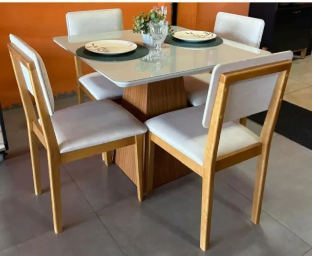 Mesa de jantar 90x90 Isis 4 lugares