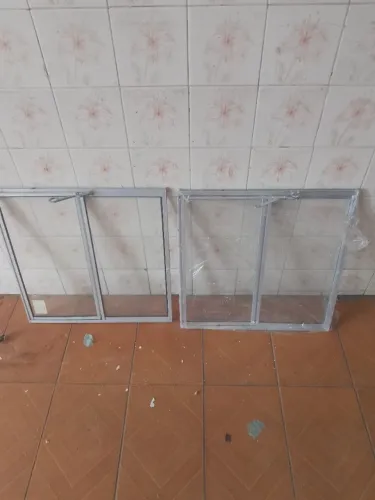 Vitro de alumínio 50x50 novo 