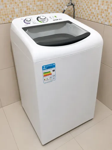 Máquina de lavar e geladeira
