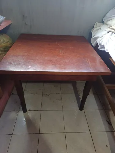 Vende-se mesa rústico quadrada 