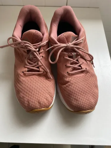 Tênis Track &Field