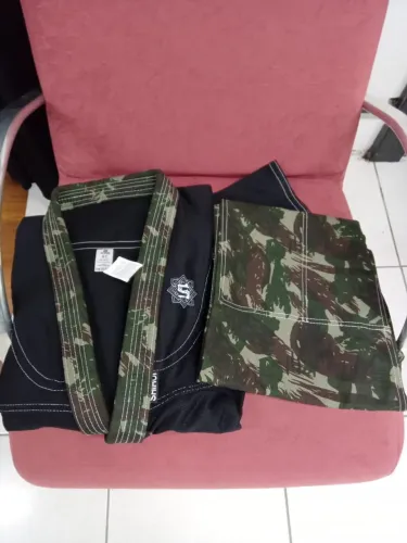 Kimono jiu-jitsu Shiroi preto e camuflado A2
