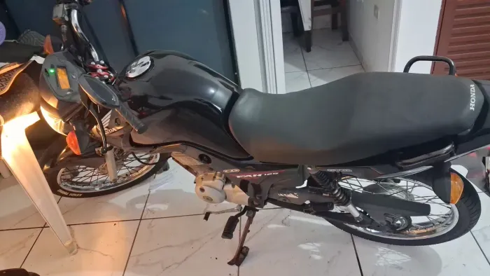 Vendo FAN 125 ES, 2O14, sem débito.BARATINHA.