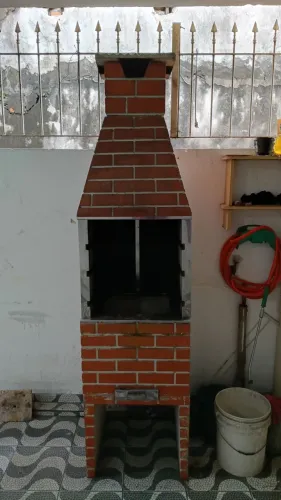 Churrasqueira pre moldada (Usada em bom estado).