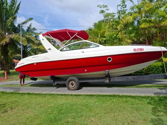 Lancha coral 27 pés , semi nova , único dono 