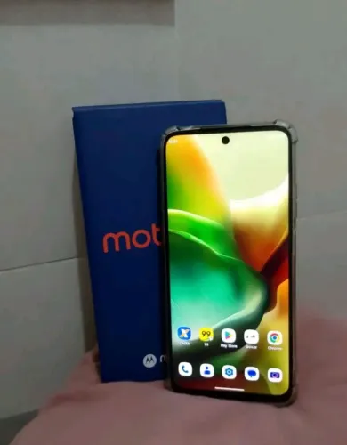 Smartphone Motorola Moto G15 256 GB Câmera Traseira Selfie 8MP Tela 6.7? E uma bateria