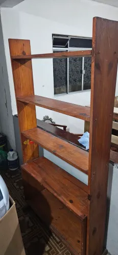 Estante em madeira