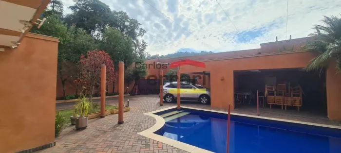 Sobrado à venda com 4 suítes e 10 vagas no Horto Florestal