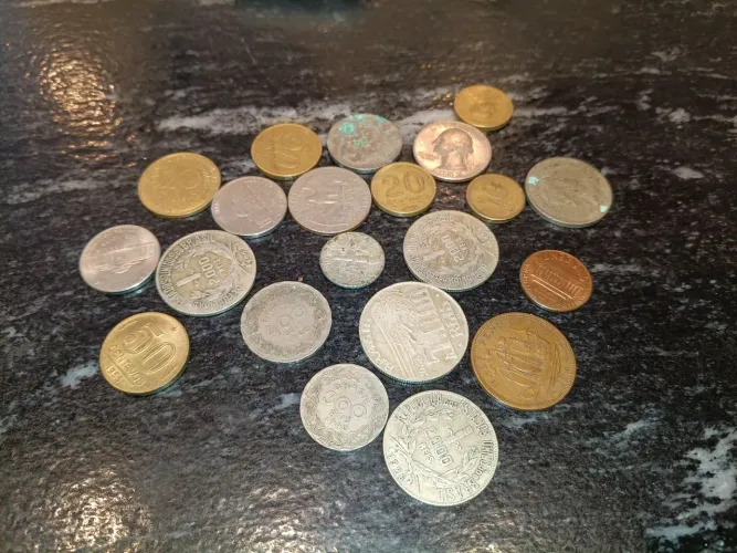 Vendo moedas antigas ?