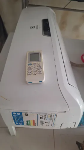 Evaporadora Electrolux Split 9.000 BTU 220V + Controle Remoto