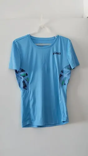 Camisa Feminina Asics. Tamanho G. Nova!! Busto 48cm;Altura 65cm.
