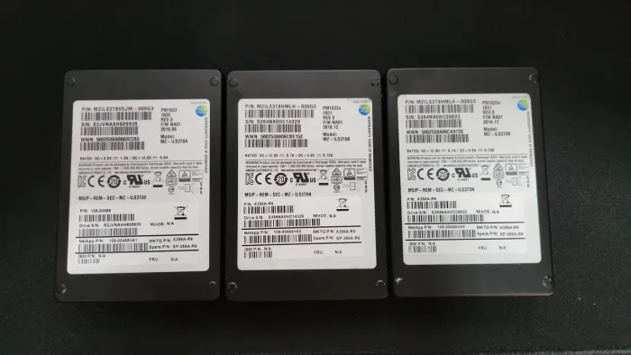 03 unidades Ssd Samsung Mz-ils3t8a 3.84tb Pm1633 Sas Preto (Usado)