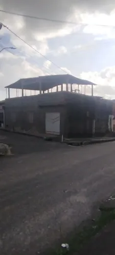 Vende-se ou troca, aberto a negociação! Ótima oportunidade em casa de moradia e comércio.