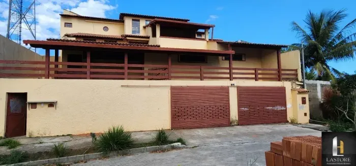 CASA TRIPLEX A 300M DA PRAIA
