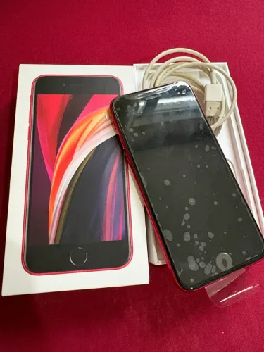iPhone SE vermelho