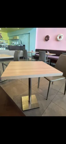 Mesa em mdf com pés em ferro