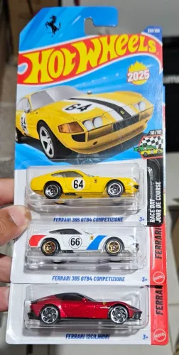 3 Ferraris Hot Wheels