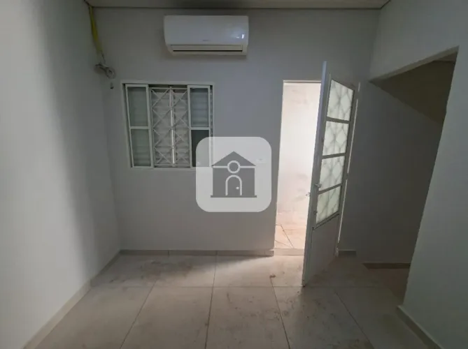 Sala comercial para locação no bairro cazeca