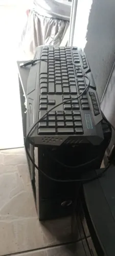 Gabinete para vender rápido (placa mãe não dá imagem, mas o processador é um i3) DDR3 dell