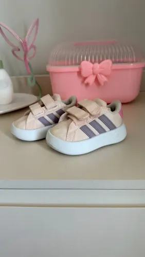 Tênis adidas infantil