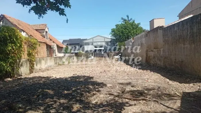 Terreno muito grande, limpo, localizado na Rua Vitor Valpírio, nas proximades do aeroporto