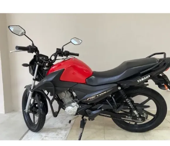 Moto Yamaha vermelha 21/22