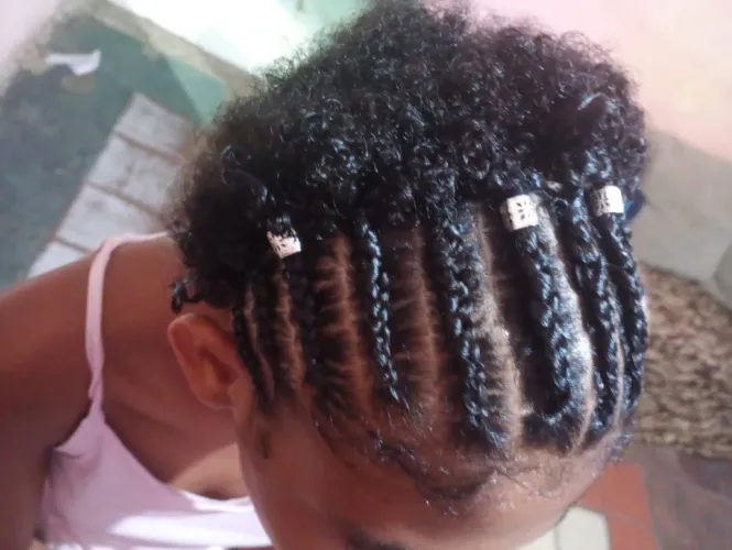 Variedades de estilos: box Braids , tranças nago , penteados afros