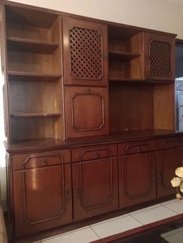 Vende-se estante antiga de madeira maciça!