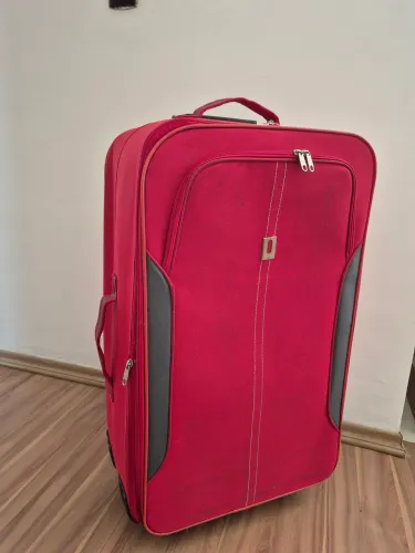 Mala de viagem para 23kg, vermelha em ótimo estado
