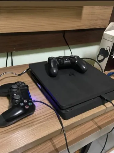 PlayStation Slim 4 + 2 controles e + 30 jogos