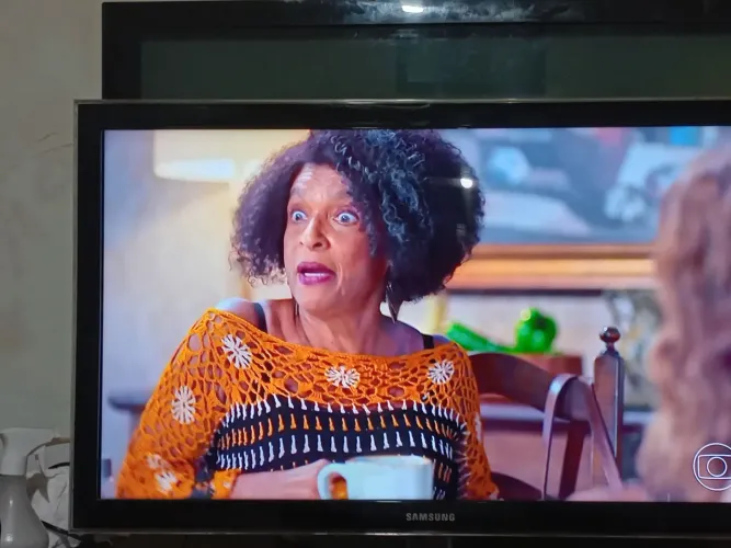 TV Samsung de 32 Polegadas com imagem e som perfeitos.