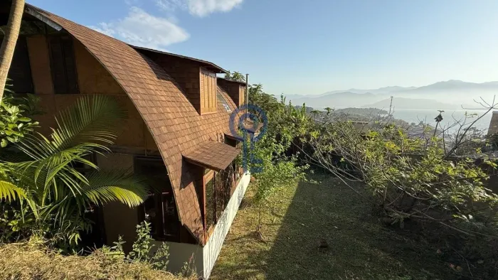 Casa com 4 dormitórios no Ribeirão da Ilha