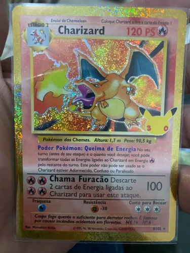 Charizard 4/102 - Base Set - Coleção 30 Anos - Holo Clássico - Original
