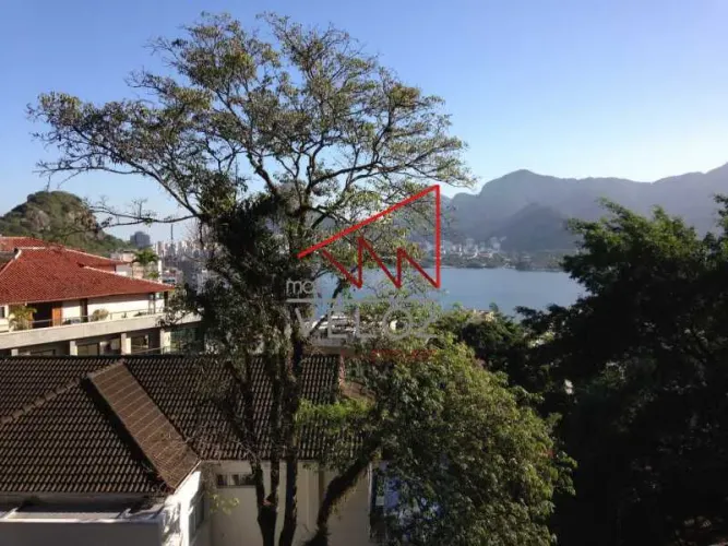 Casa de rua - Linear / Residencial / Lagoa