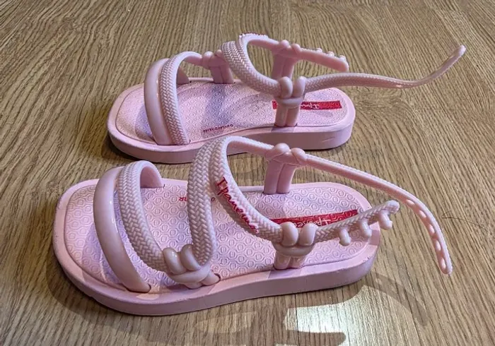 Sandália infantil Ipanema rosa, tamanho 19, pouco usada