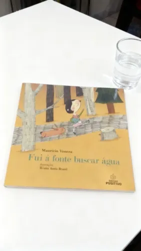 Livro literário "Fui a fonte buscar água"