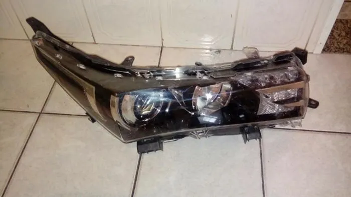 Farol direito toyota corola 2014 2015 2016 com led