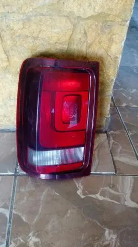 Lanterna traseira esquerda Volkswagen Amarok fumê
