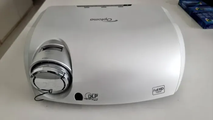 Projetor Optoma Full HD quase nunca usado (VENDO OU TROCO)