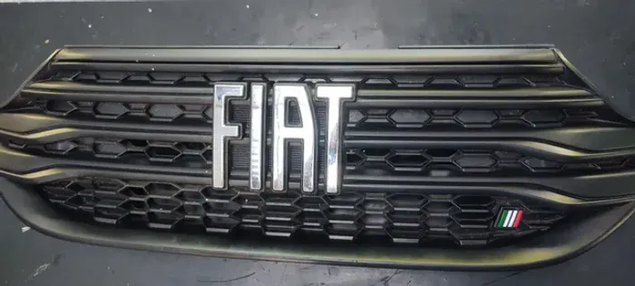 grade dianteira fiat strada